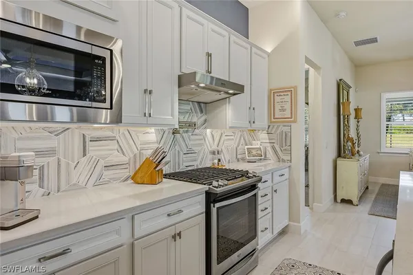 Property Slideshow image 3 of 50 | 2730 aviamar cir, Naples, FL, 34114