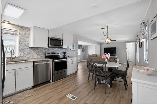 Property Slideshow image 3 of 31 | 511 riviera blvd, Naples, FL, 34112