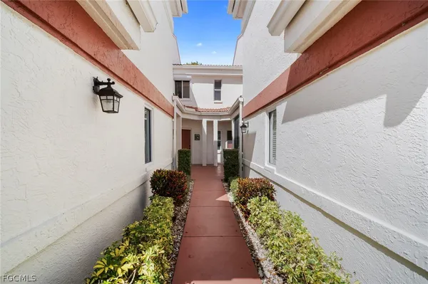 Property Slideshow image 3 of 50 | 13331 medinah cir 2, Fort Myers, FL, 33907