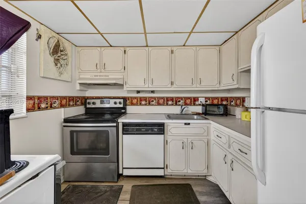 Property Slideshow image 3 of 14 | 3051 nw 46th ave 405, Lauderdale Lakes, FL, 33313