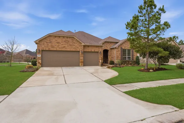 Property Slideshow image 2 of 40 | 322 kerry bog ln, Spring, TX, 77382