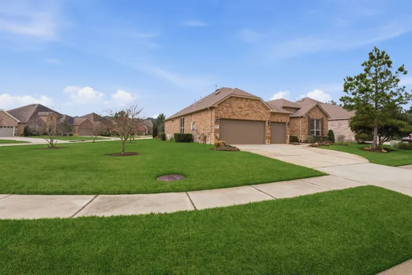 Property Slideshow image 3 of 40 | 322 kerry bog ln, Spring, TX, 77382