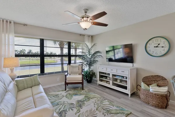 Property Slideshow image 3 of 31 | 1 plantation dr 202, Vero Beach, FL, 32966
