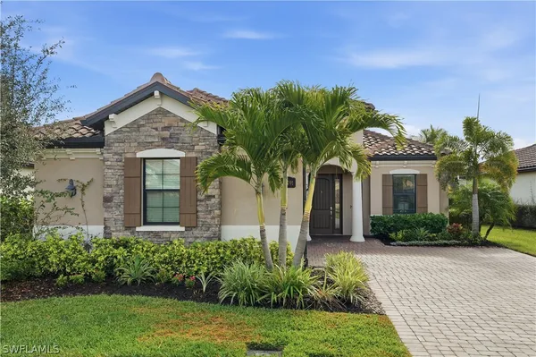 Property Slideshow image 3 of 50 | 28091 foxrock ct, Bonita Springs, FL, 34135