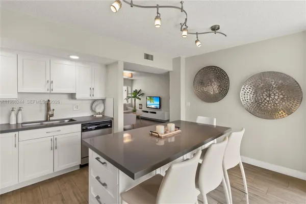 Property Slideshow image 2 of 47 | 5130 las verdes cir 107, Delray Beach, FL, 33484