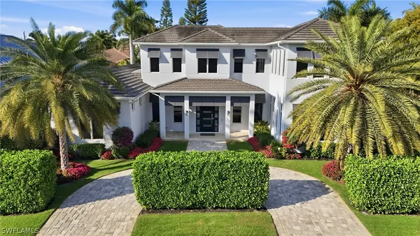 Property Slideshow image 2 of 50 | 725 harbour dr, Naples, FL, 34103