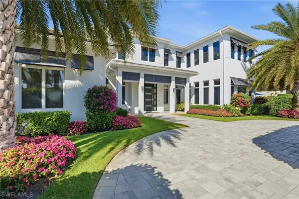 Property Slideshow image 3 of 50 | 725 harbour dr, Naples, FL, 34103
