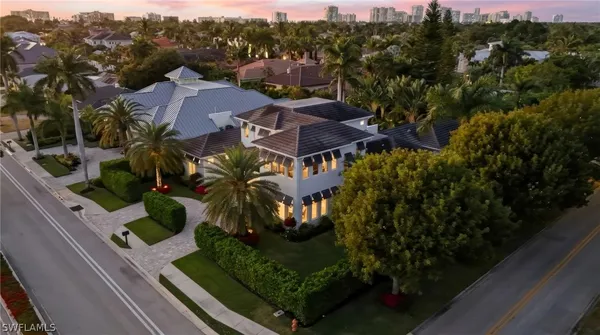 Property Slideshow image 3 of 50 | 725 harbour dr, Naples, FL, 34103