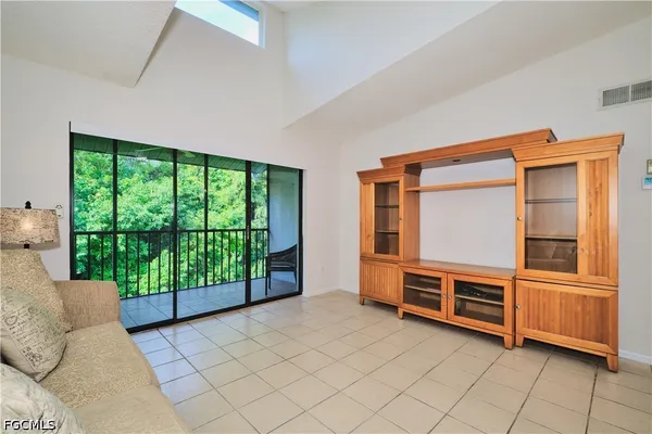 Property Slideshow image 3 of 50 | 9650 green cypress ln 22, Fort Myers, FL, 33905