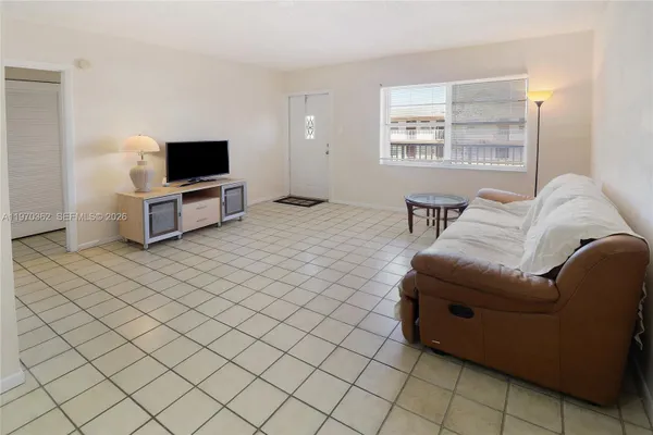 Property Slideshow image 3 of 17 | 601 nw 78th ter 204, Margate, FL, 33063