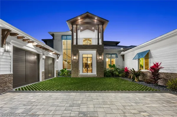 Property Slideshow image 3 of 50 | 570 harbour dr, Naples, FL, 34103