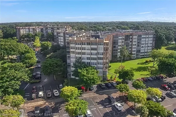 Property Slideshow image 2 of 30 | 900 saint charles pl, Pembroke Pines, FL, 33026