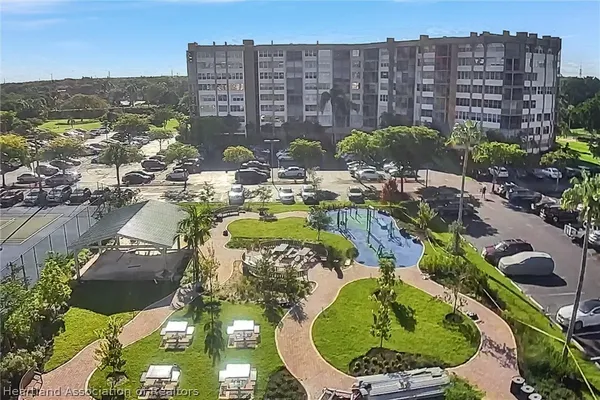 Property Slideshow image 3 of 30 | 900 saint charles pl, Pembroke Pines, FL, 33026