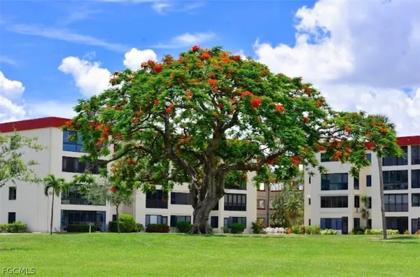 Property Slideshow image 3 of 42 | 1724 pine valley dr 308, Fort Myers, FL, 33907