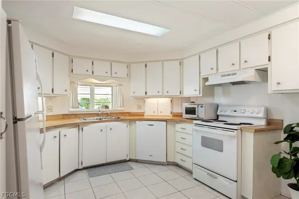 Property Slideshow image 3 of 42 | 5523 salem ln, North Fort Myers, FL, 33917