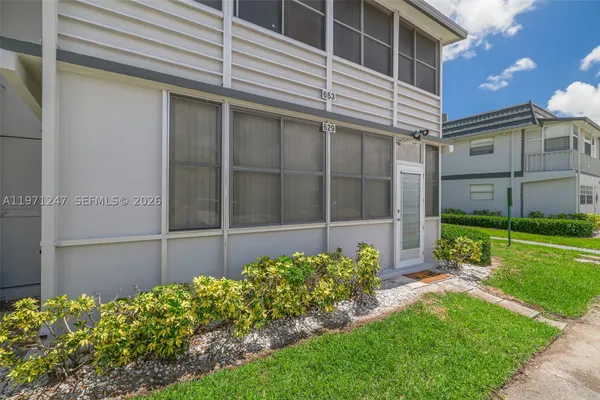 Property Slideshow image 3 of 46 | 629 saxony pl 629, Delray Beach, FL, 33446