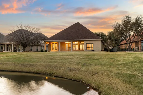 Property Slideshow image 3 of 39 | 9317 grandview dr, Denton, TX, 76207