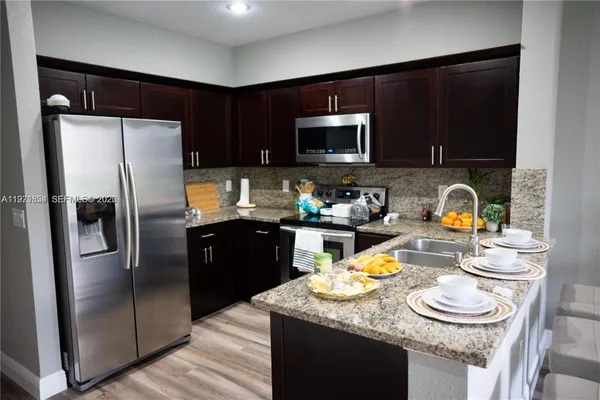 Property Slideshow image 3 of 17 | 7941 catalina cir 7941, Tamarac, FL, 33321