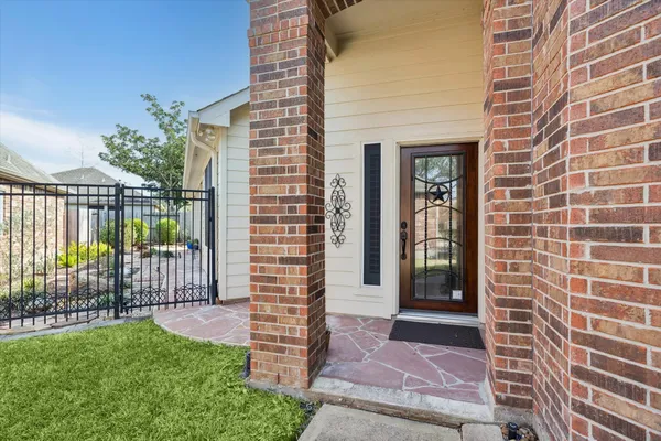 Property Slideshow image 3 of 33 | 2413 alamanni dr, Pearland, TX, 77581