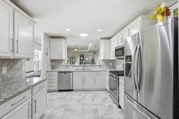 Property Slideshow image 3 of 40 | 2808 shore shadows ln, Frisco, TX, 75036