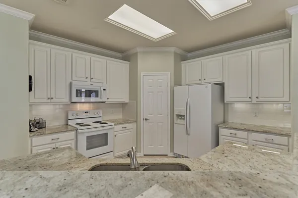 Property Slideshow image 2 of 29 | 166 w lilac ridge pl, Conroe, TX, 77384