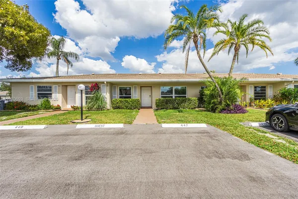 Property Slideshow image 2 of 26 | 8953 warwick dr 8953, Boca Raton, FL, 33433