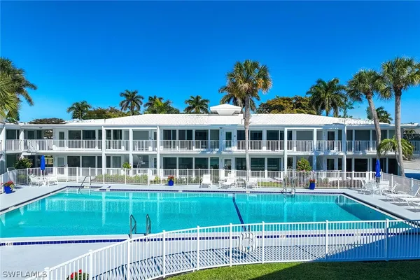 Property Slideshow image 2 of 32 | 350 harbour dr 350, Naples, FL, 34103