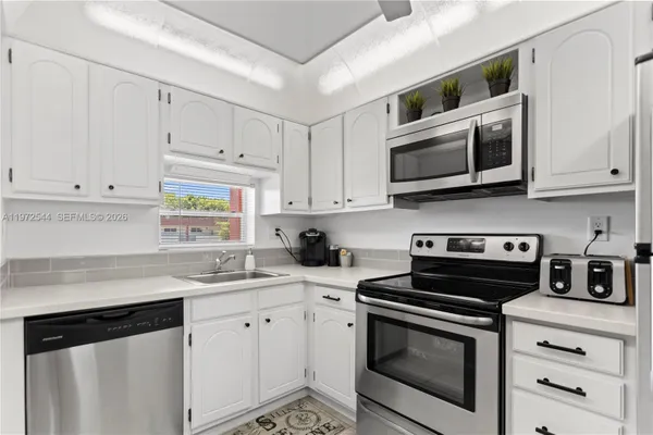 Property Slideshow image 2 of 36 | 9523 s hollybrook lake dr 21-307, Pembroke Pines, FL, 33025