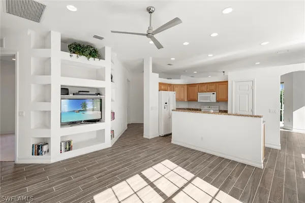 Property Slideshow image 3 of 36 | 151 vista ln, Naples, FL, 34119