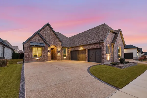 Property Slideshow image 2 of 40 | 4719 cherry bark trl, Arlington, TX, 76005