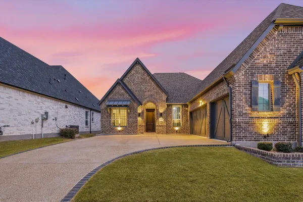 Property Slideshow image 3 of 40 | 4719 cherry bark trl, Arlington, TX, 76005