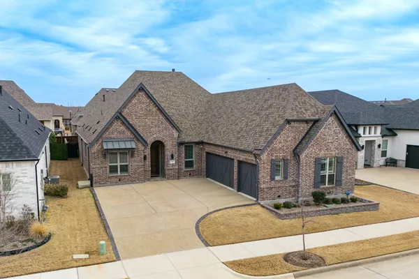 Property Slideshow image 3 of 40 | 4719 cherry bark trl, Arlington, TX, 76005