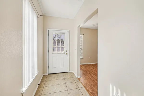 Property Slideshow image 3 of 34 | 323 crockett loop, Georgetown, TX, 78633