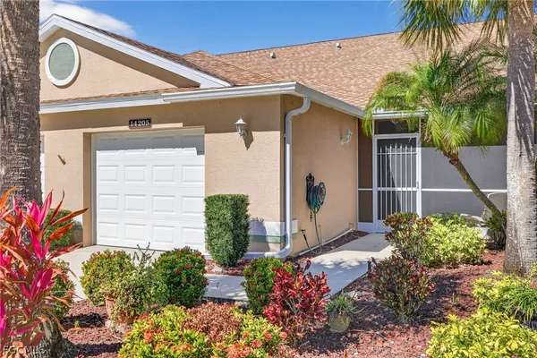 Property Slideshow image 2 of 44 | 14205 hilton head dr, Fort Myers, FL, 33919