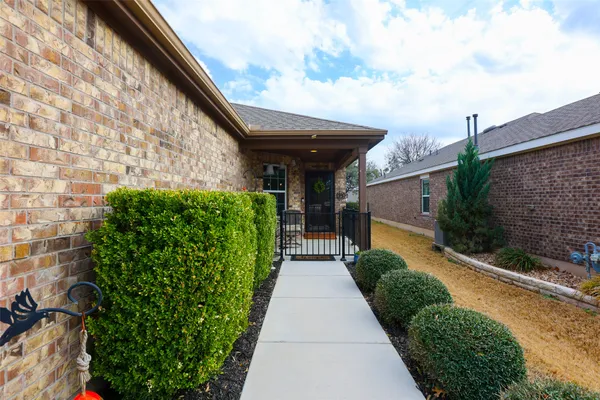 Property Slideshow image 2 of 30 | 437 holiday creek lane ln, Georgetown, TX, 78633