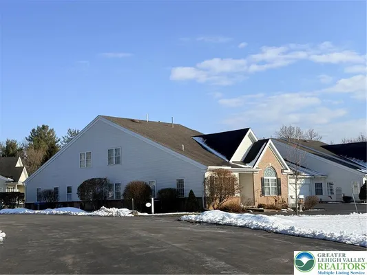 Property Slideshow image 3 of 33 | 2621 saddle ln, Lower Macungie Twp, PA, 18062