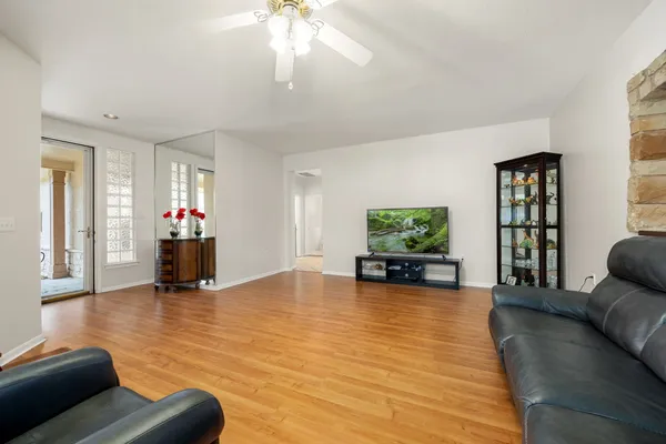 Property Slideshow image 3 of 26 | 118 bass st, Georgetown, TX, 78633