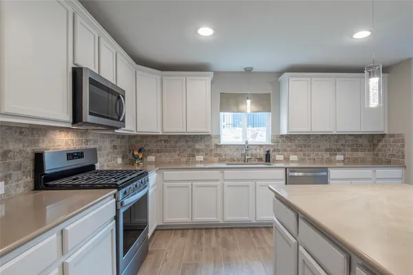 Property Slideshow image 3 of 40 | 7633 rampart dr, Little Elm, TX, 76227