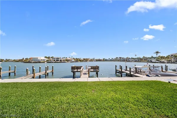 Property Slideshow image 3 of 40 | 3000 gulf shore blvd 214, Naples, FL, 34103