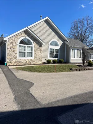 Property Slideshow image 2 of 41 | 4606 cobblestone dr, Tipp City, OH, 45371