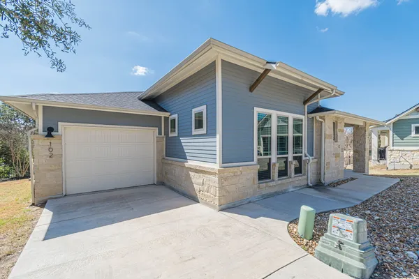 Property Slideshow image 3 of 29 | 112 eagle dr 102, San Marcos, TX, 78666