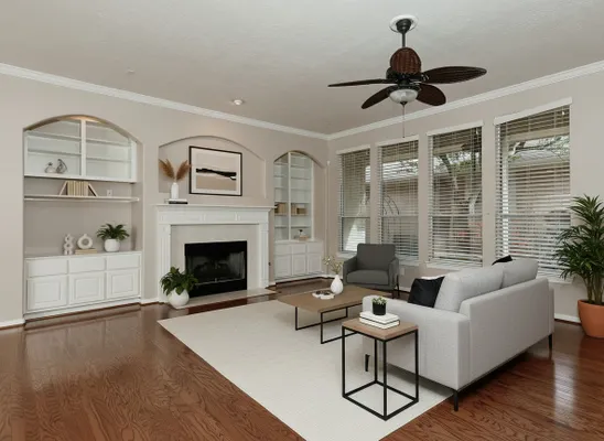 Property Slideshow image 2 of 50 | 146 e northcastle cir, The Woodlands, TX, 77384