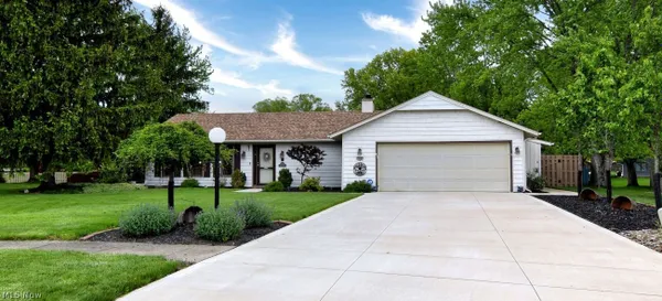 Property Slideshow image 2 of 47 | 10797 meadowgrass rd, Strongsville, OH, 44149
