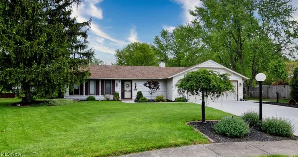 Property Slideshow image 3 of 47 | 10797 meadowgrass rd, Strongsville, OH, 44149