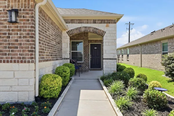 Property Slideshow image 2 of 40 | 9317 riverlight rd, Mckinney, TX, 75071
