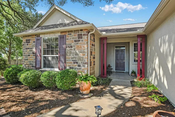Property Slideshow image 3 of 21 | 107 columbine ct, Georgetown, TX, 78633