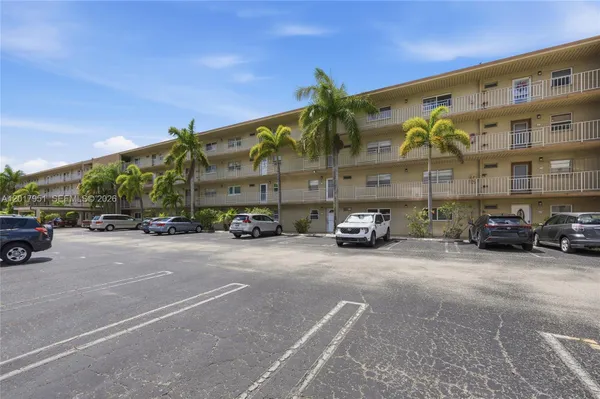 Property Slideshow image 2 of 34 | 330 ne 26th ave 1120, Boynton Beach, FL, 33435