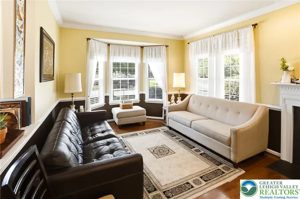 Property Slideshow image 3 of 41 | 45 inverness ln, Palmer Twp, PA, 18045