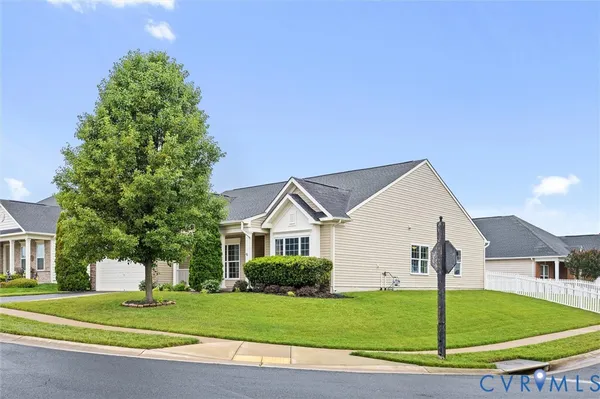 Property Slideshow image 3 of 38 | 9814 nelsons crossing ct, Fredericksburg, VA, 22407