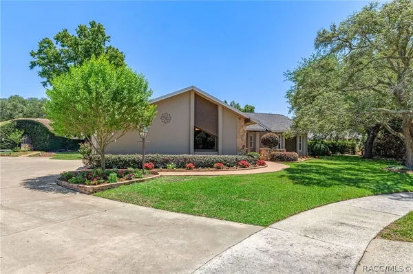 Property Slideshow image 3 of 60 | 1330 n hunterston pt, Crystal River, FL, 34429